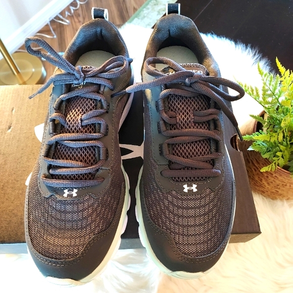 Under Armour : Women's UA W Charged Assert 9 Irid Performance Running Shoe. NWB - Picture 2 of 9